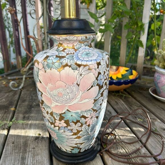 Hand painted floral on gold Asian cloisonne style chinoiserie lamp - Picture 1 of 16